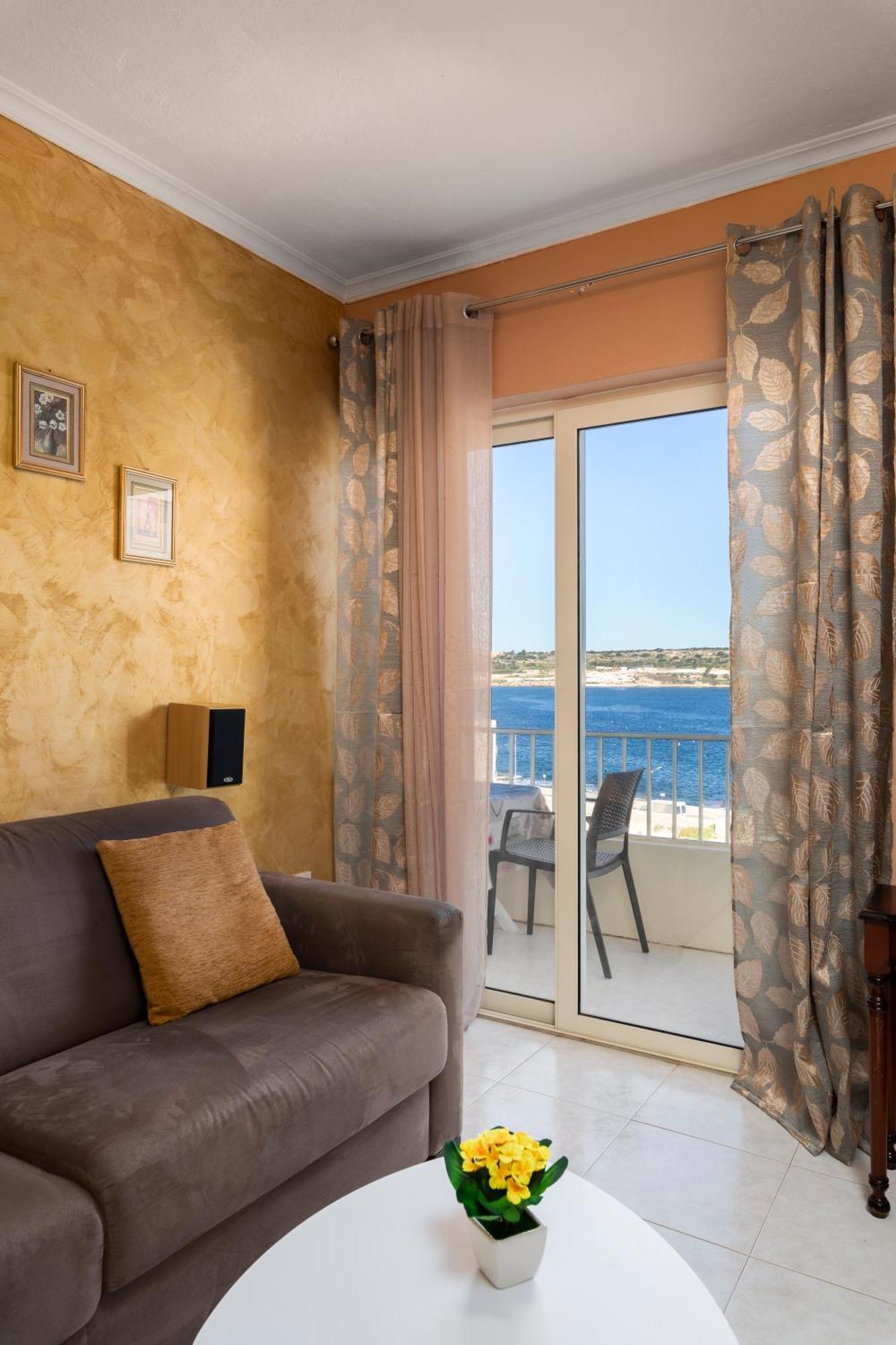 Cosy1 Bedroom Apartment With Balcony & Sea Views - Close To Mellieha Bay Exterior photo